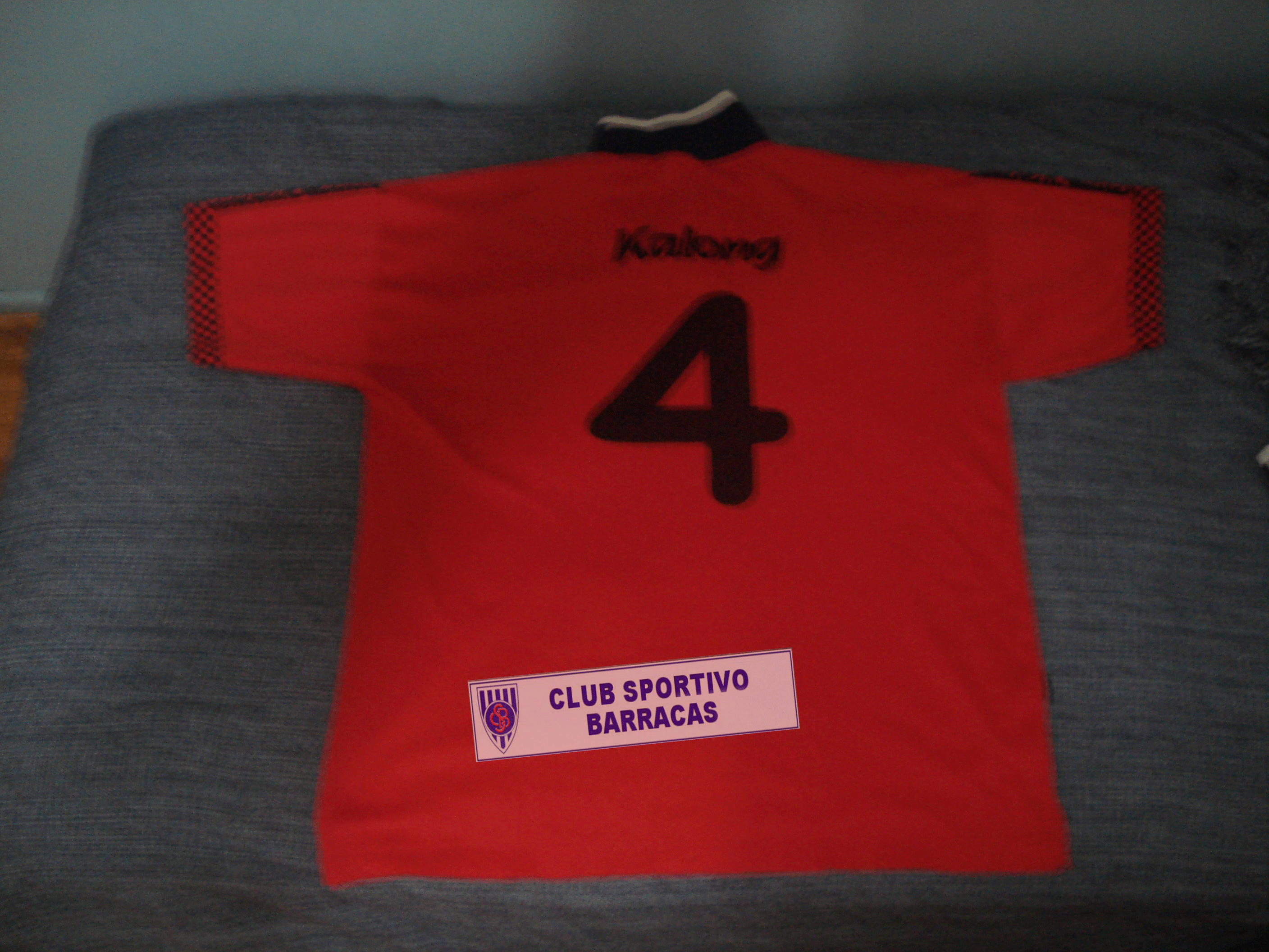 Camiseta diseñada por Kalong para el período 2001-2002